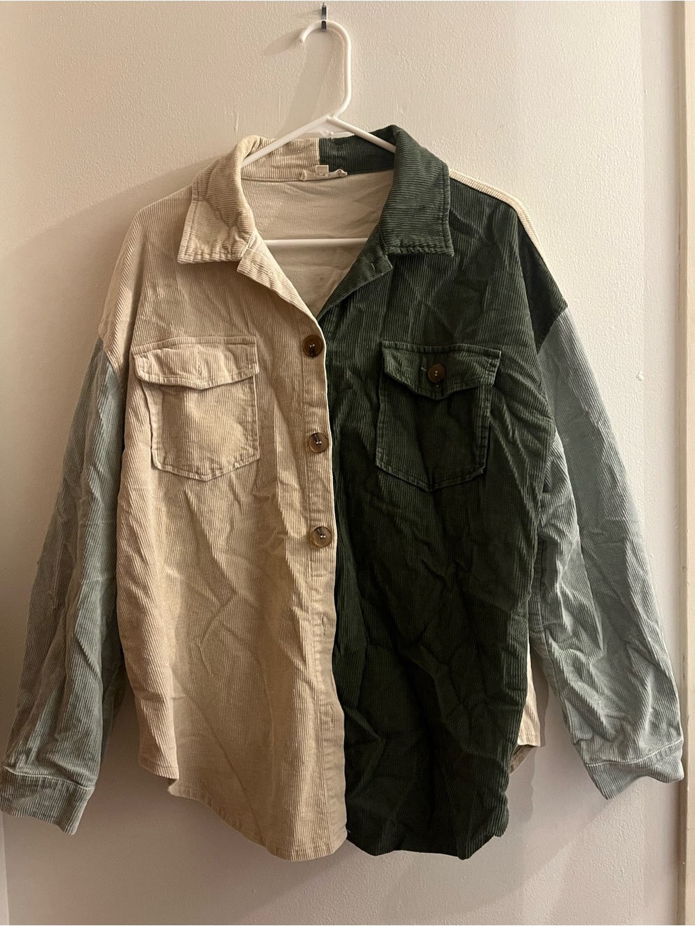 ILLA ILLA Two-Tone Corduroy Button-Up Jacket in Cream & Dark Green
